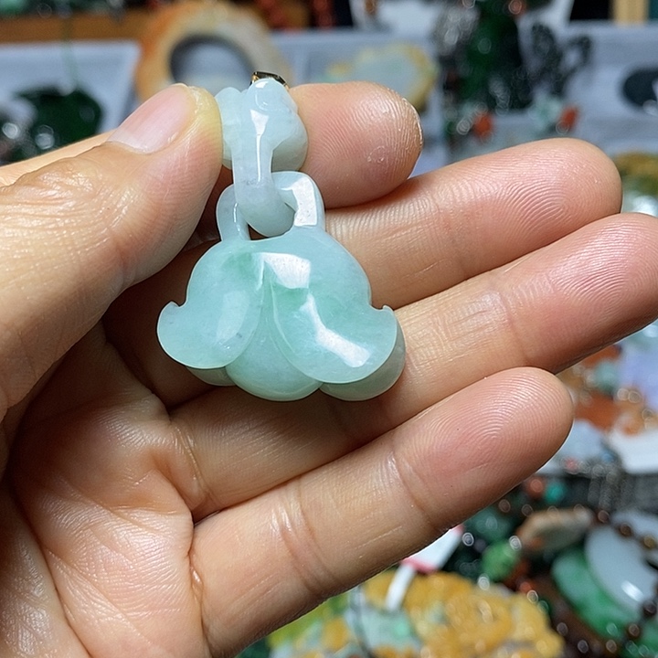 翡翠未镶嵌吊坠(赠链)