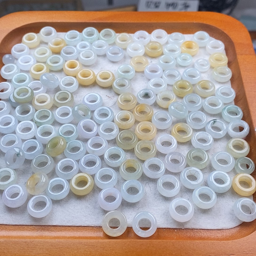 翡翠颈饰未镶嵌小甜甜圈1个