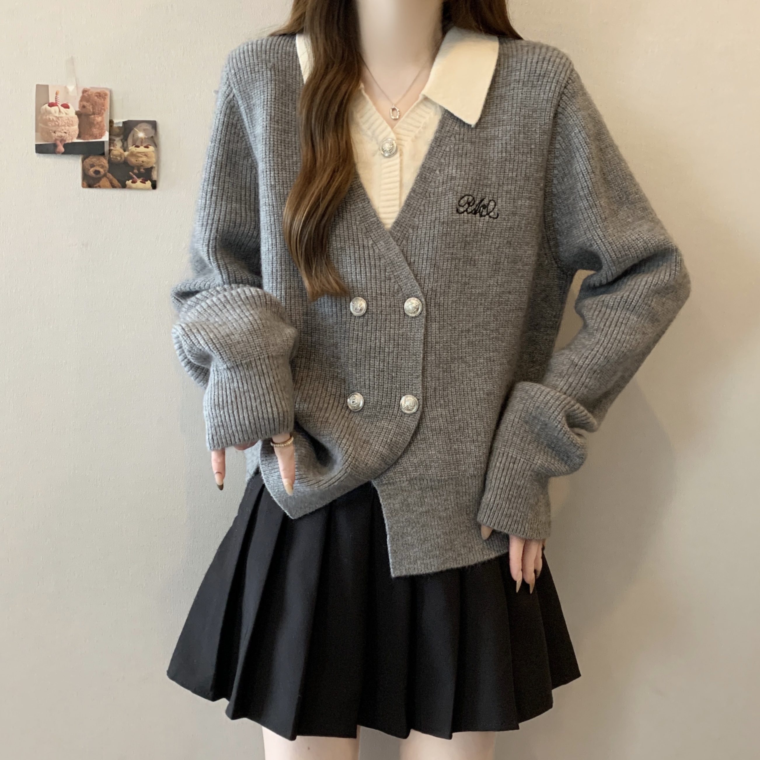 胖MM大码V领假两件刺绣针织衫宽松显瘦毛衣