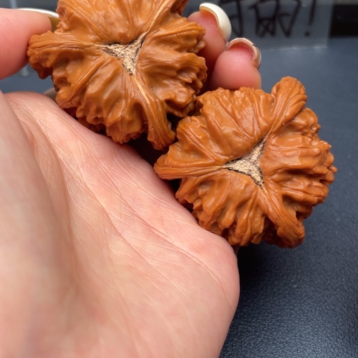 1***2文玩核桃吊坠白狮子