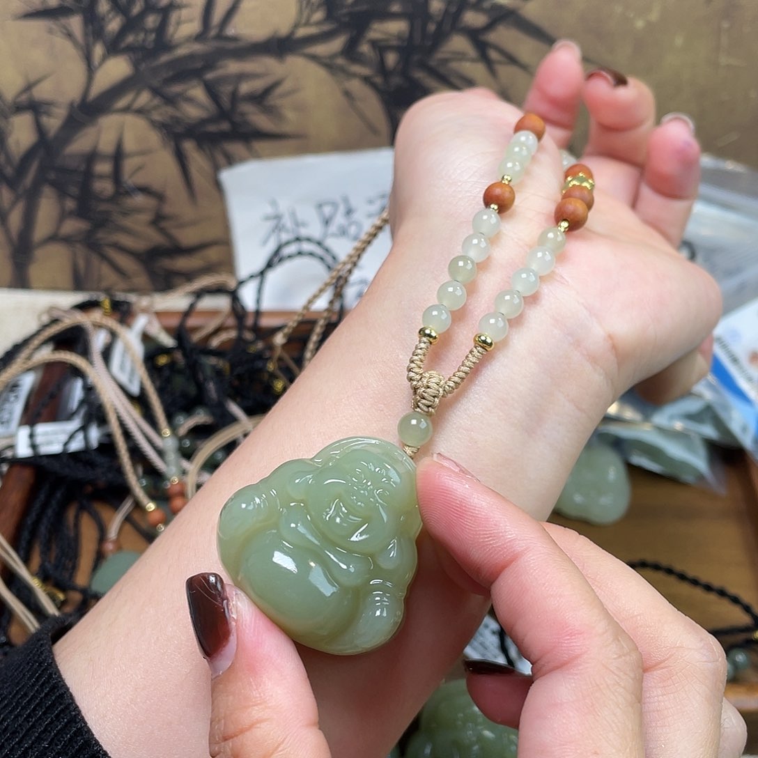 和田玉颈饰未镶嵌