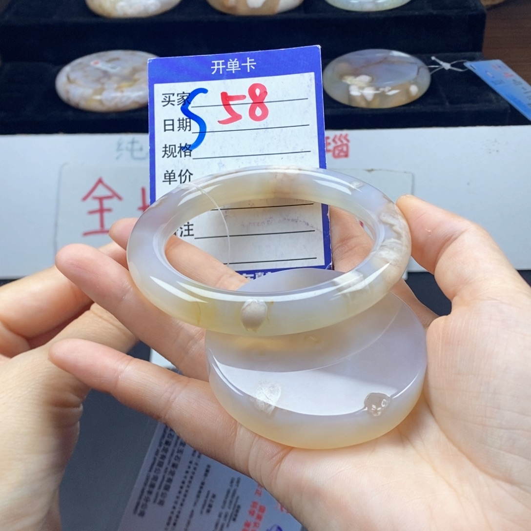 石英质玉手镯未镶嵌