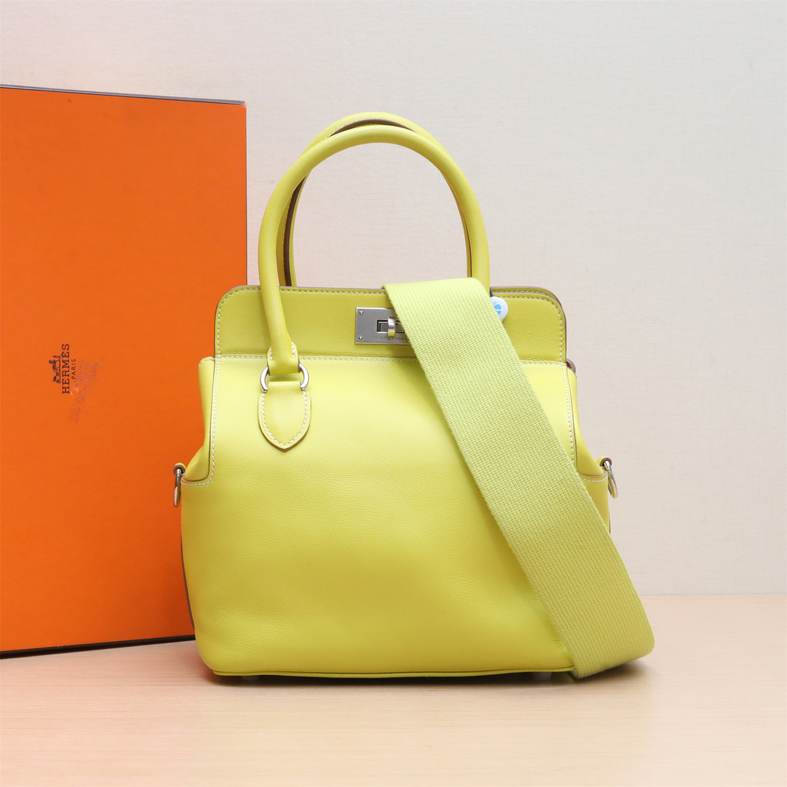 95新 Hermes/爱马仕 小花黑黑 牛奶盒子 20 柠檬黄 Swift皮 框O 