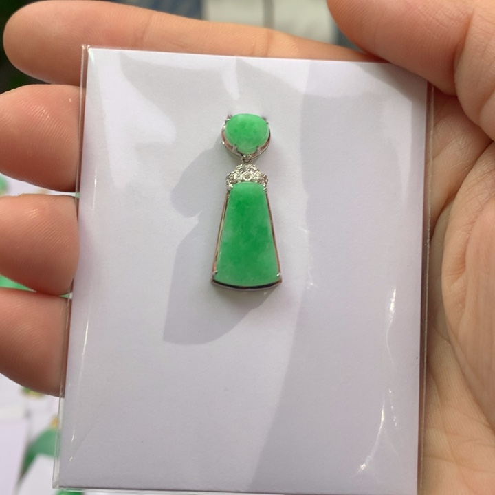 翡翠颈饰18K金镶嵌翡翠翡翠吊坠