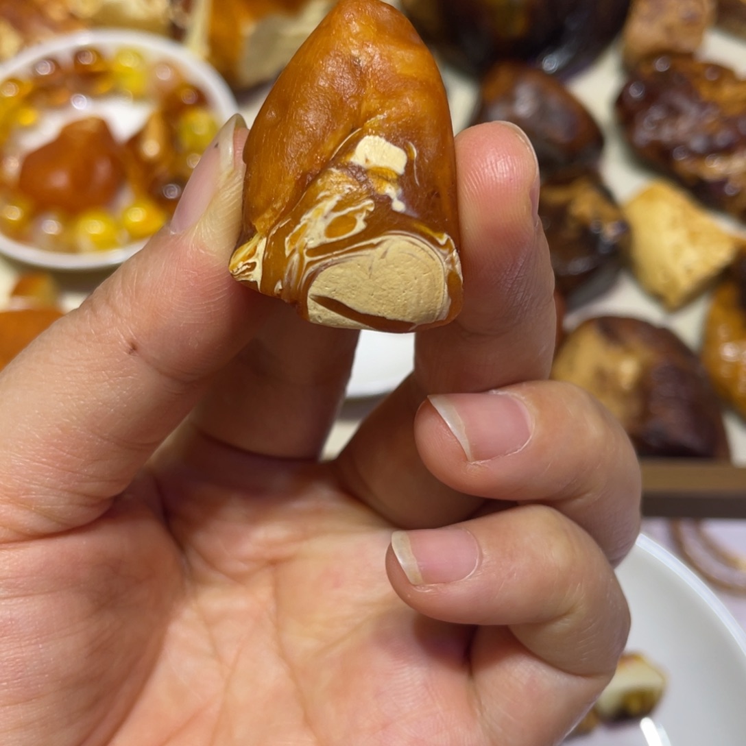 琥珀未镶嵌珠宝奇石