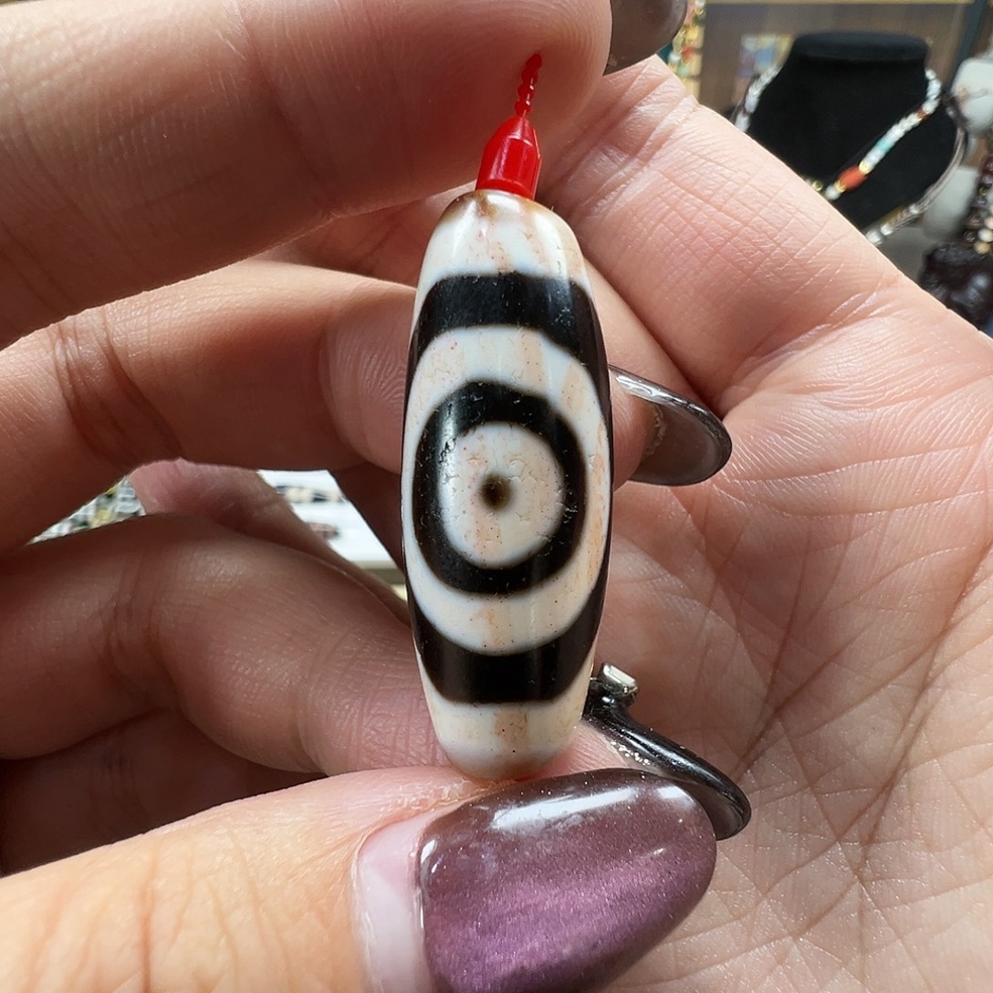 玛瑙/玉髓未镶嵌珠宝半成品行运红纱一眼双虎牙