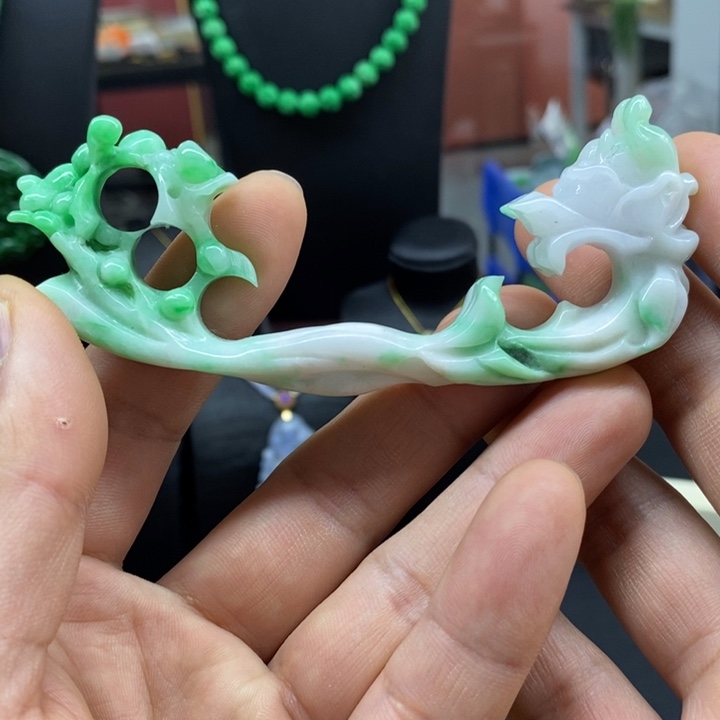 翡翠颈饰未镶嵌吊坠