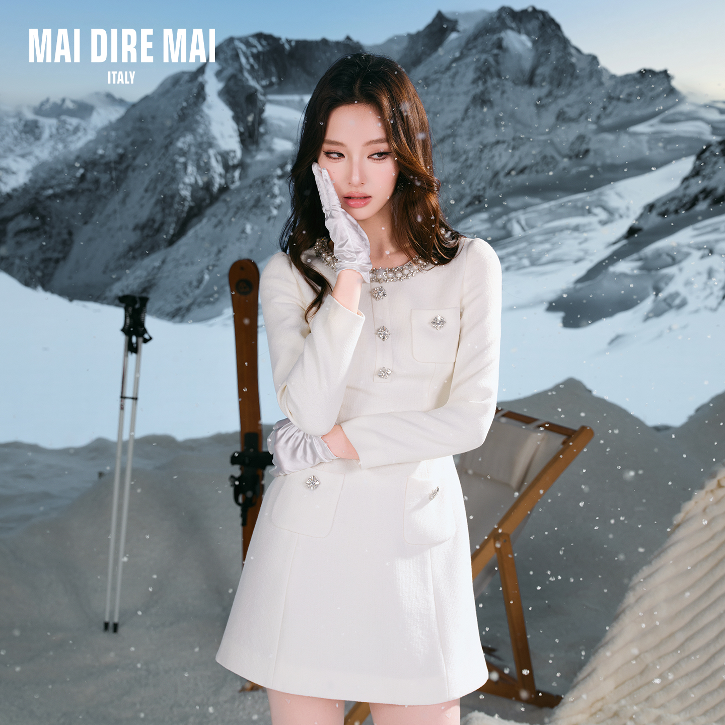 MAI DIRE MAI月光白珍珠钻链口袋圆领长袖收腰气质连衣裙女冬优雅