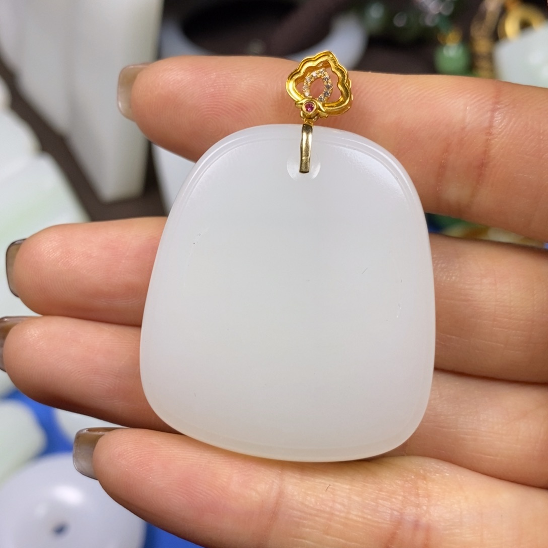 和田玉挂件18K金镶嵌