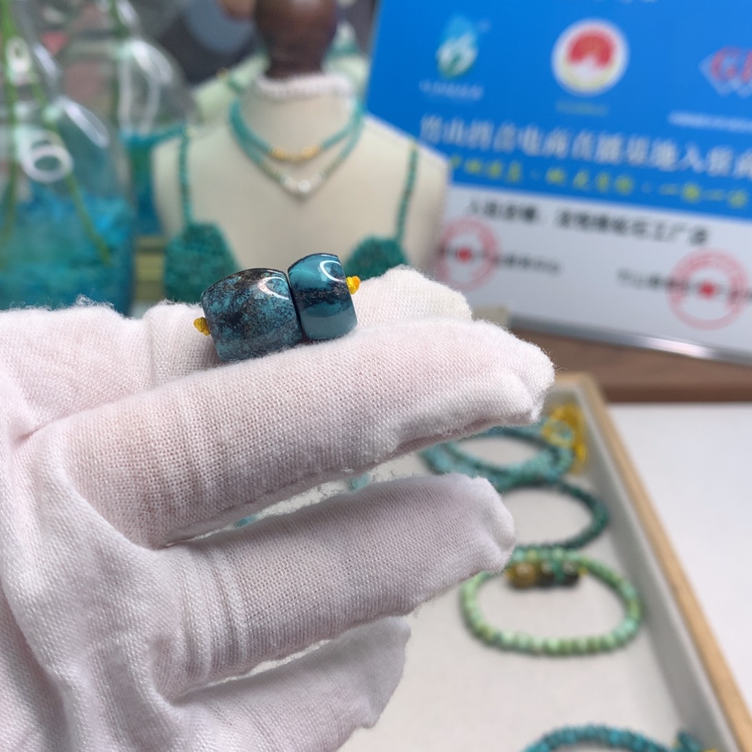 绿松石未镶嵌饰品