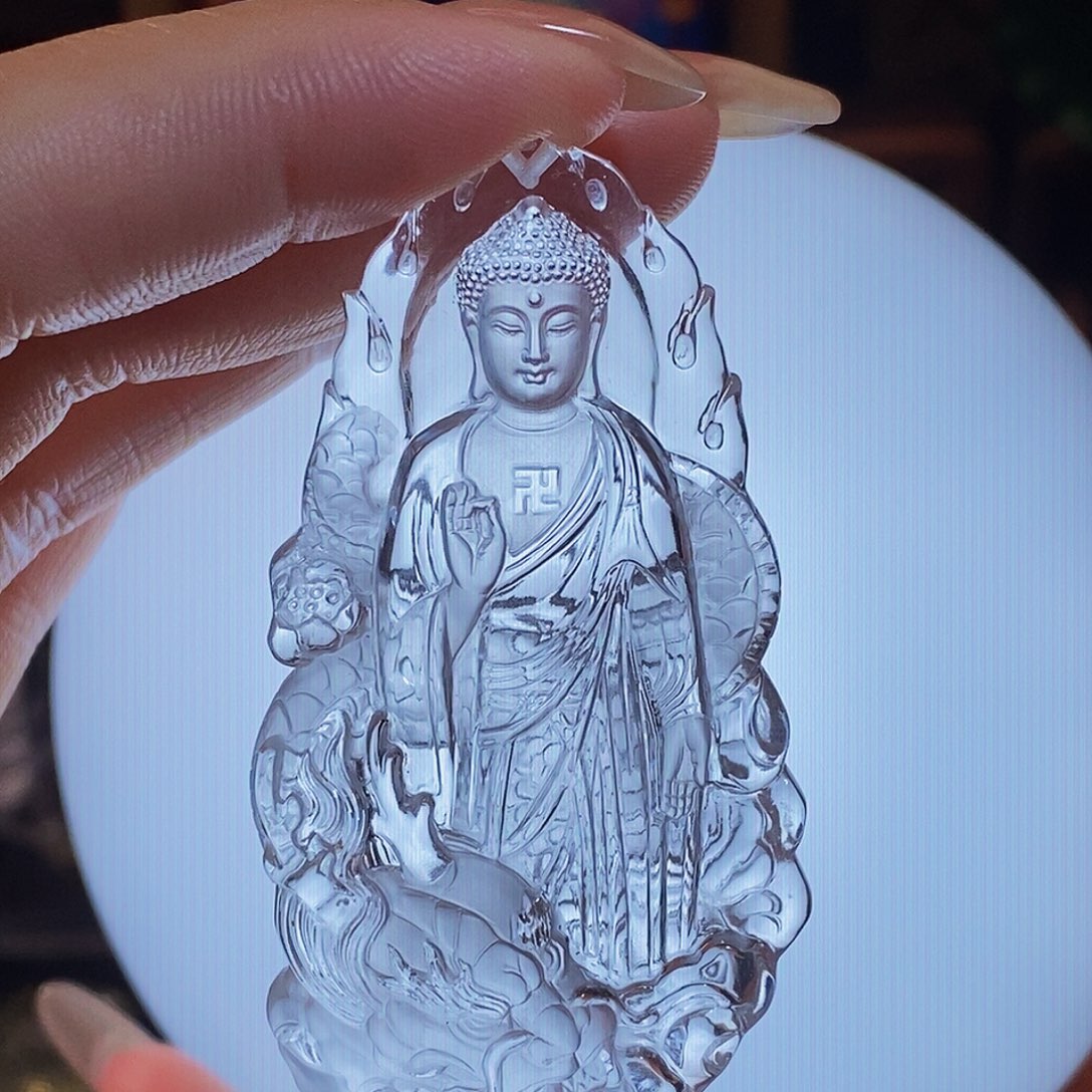 ****颈饰未镶嵌水晶吊坠