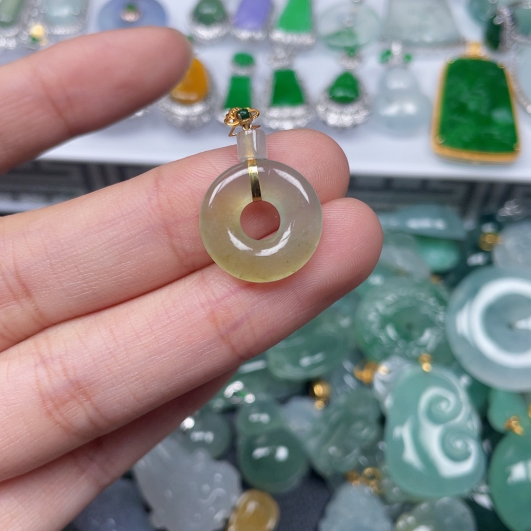 翡翠颈饰18K金镶嵌翡翠