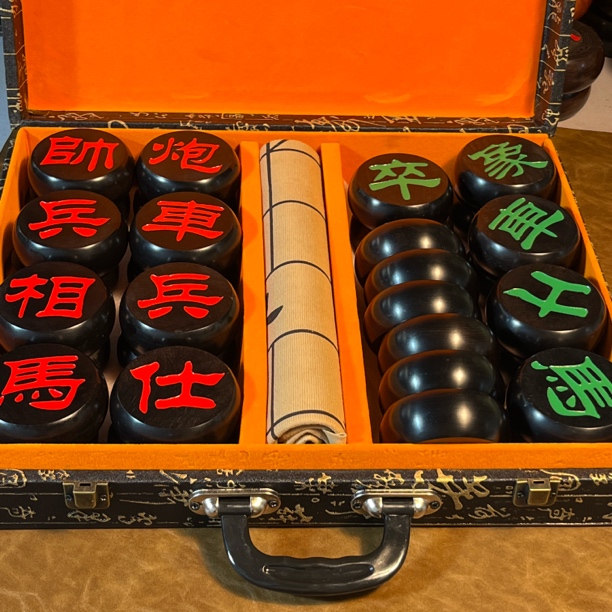 7分紫光檀中国象棋带皮革棋盘礼盒装