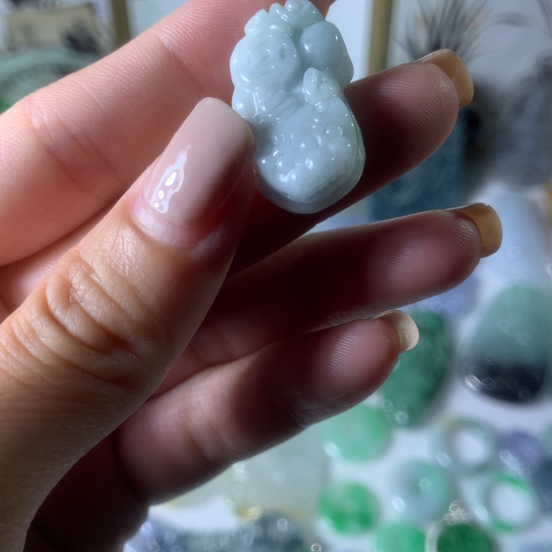 翡翠未镶嵌颈饰貔貅