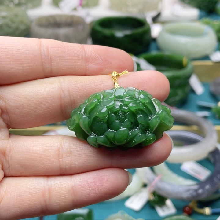 和田玉吊坠18K金镶嵌