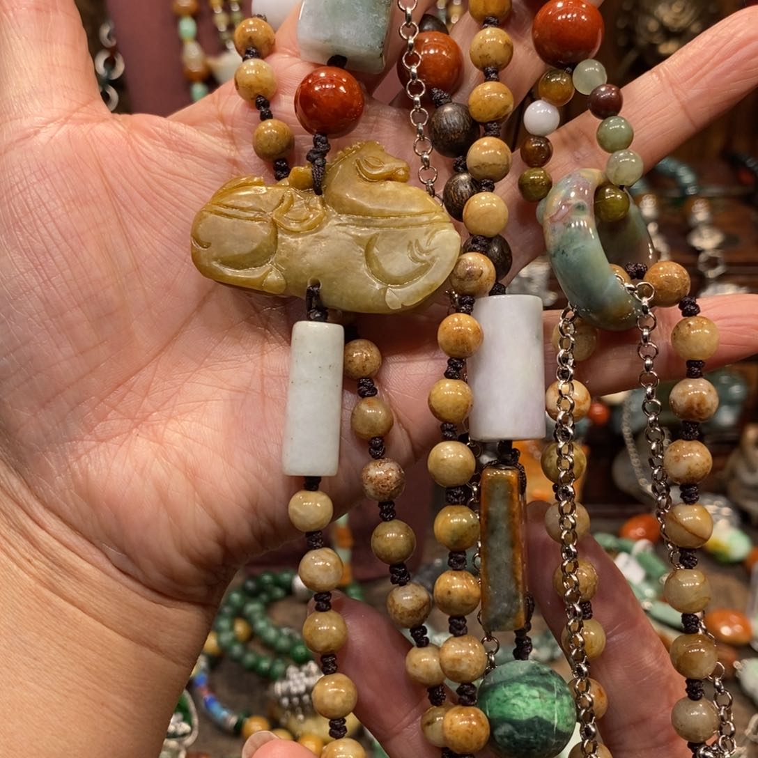 翡翠吊坠(赠链)未镶嵌