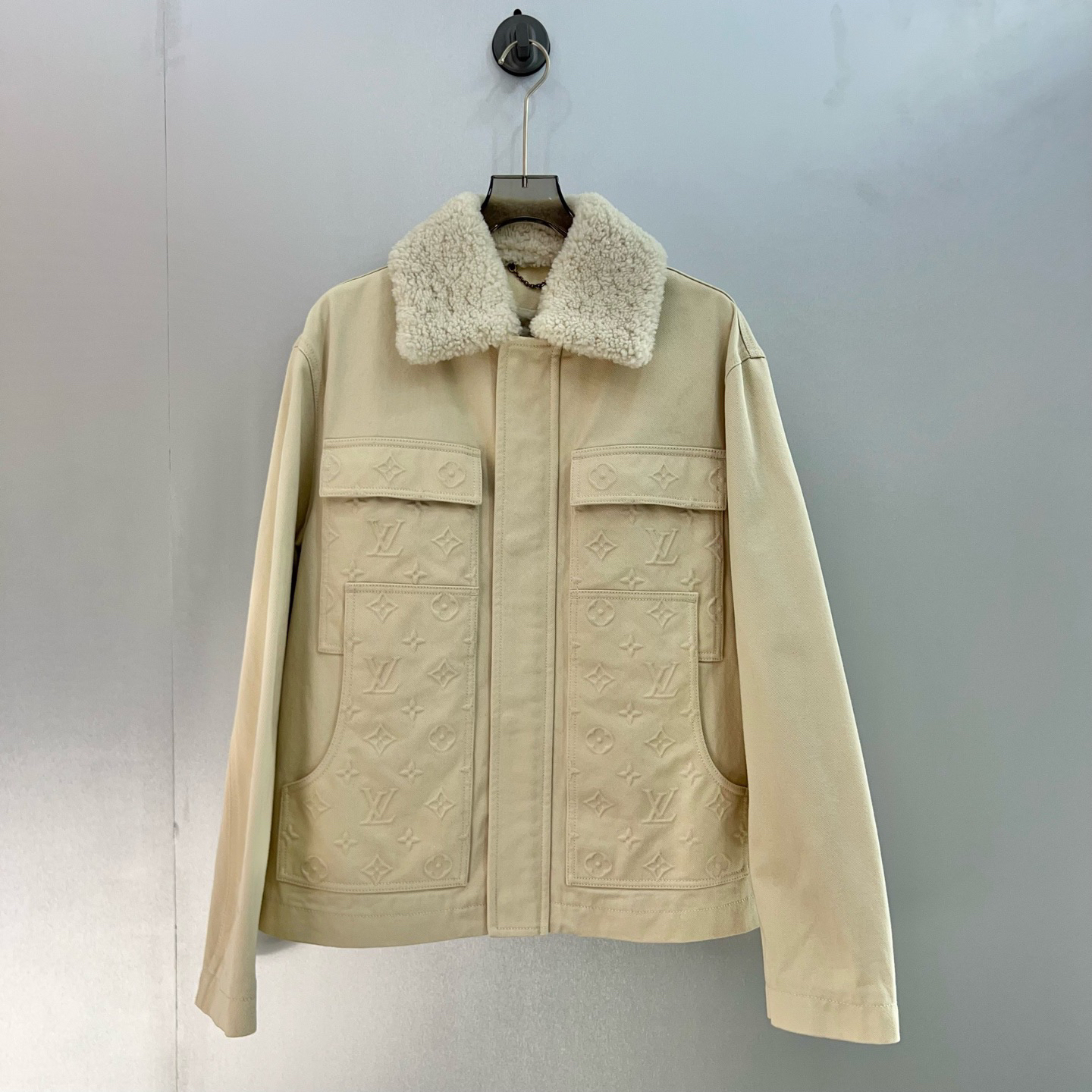 未使用 LouisVuitton/路易威登 米白色伐木满印外套/48码（北京）