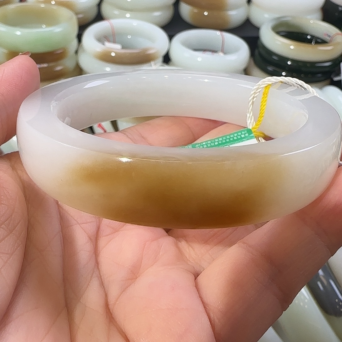 和田玉未镶嵌手镯