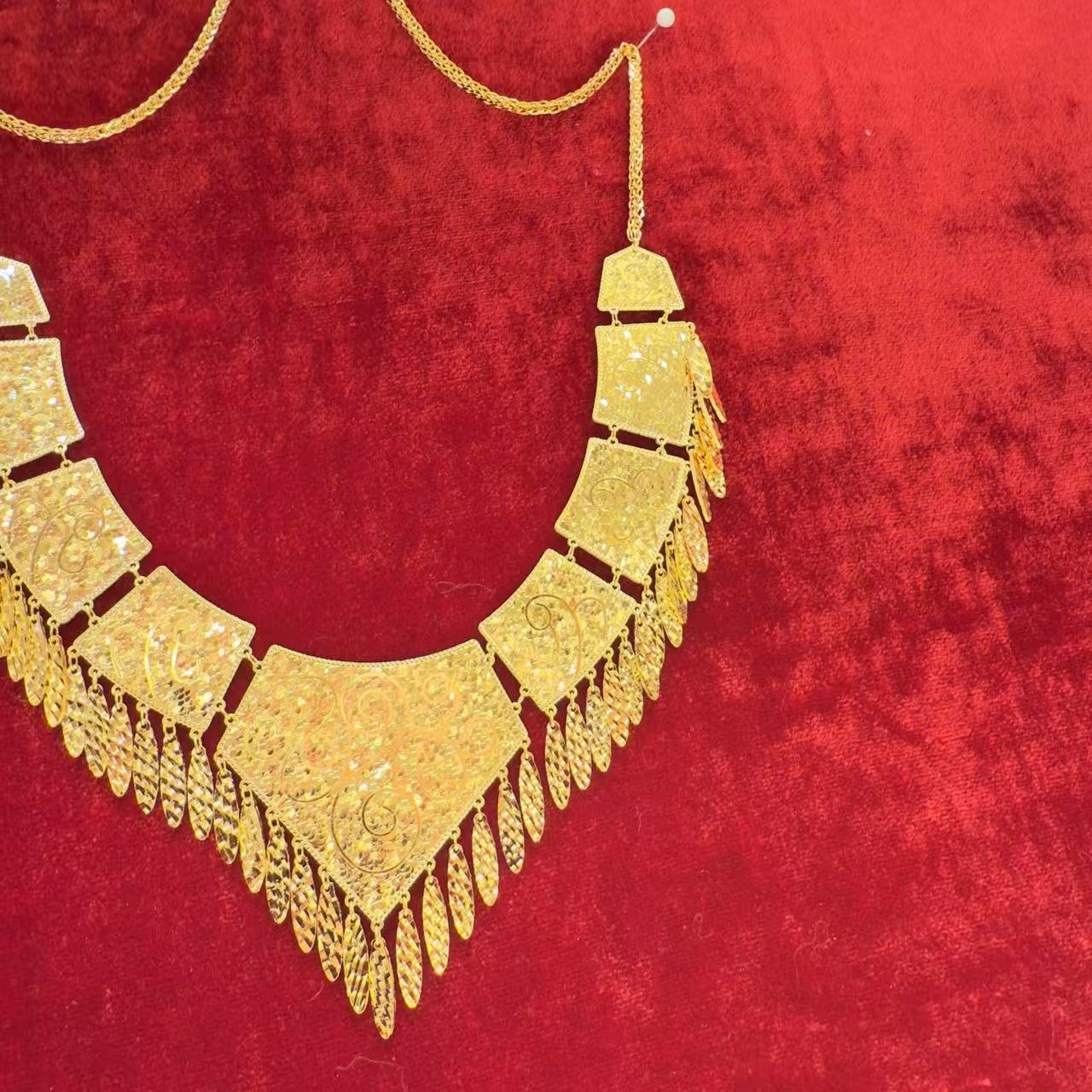 合金项链 女人喜欢的项链金色黄色