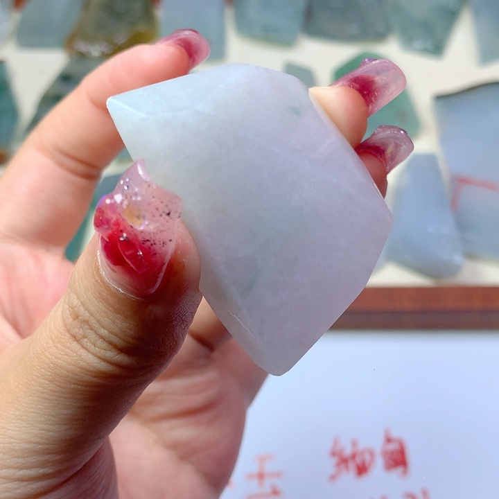 颈饰未镶嵌翡翠好