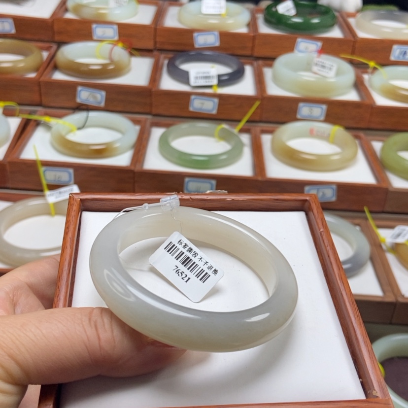 【闪购商品】和田玉手镯未镶嵌52.5