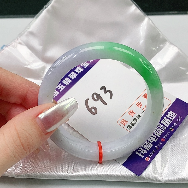 翡翠手镯未镶嵌翡翠手镯