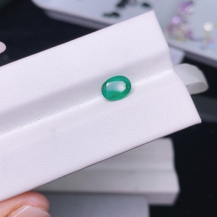 祖母绿裸石未镶嵌