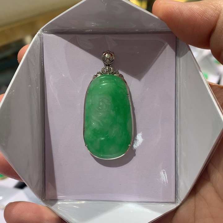 翡翠颈饰18K金镶嵌翡翠翡翠吊坠