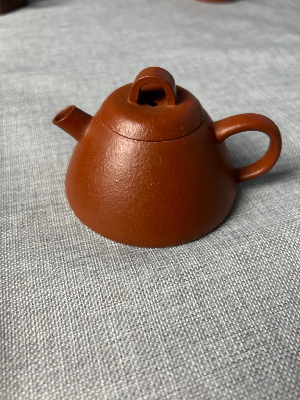麒麒紫砂 炮嘴石瓢壶精品手工制作：原矿红降坡容量120毫升。