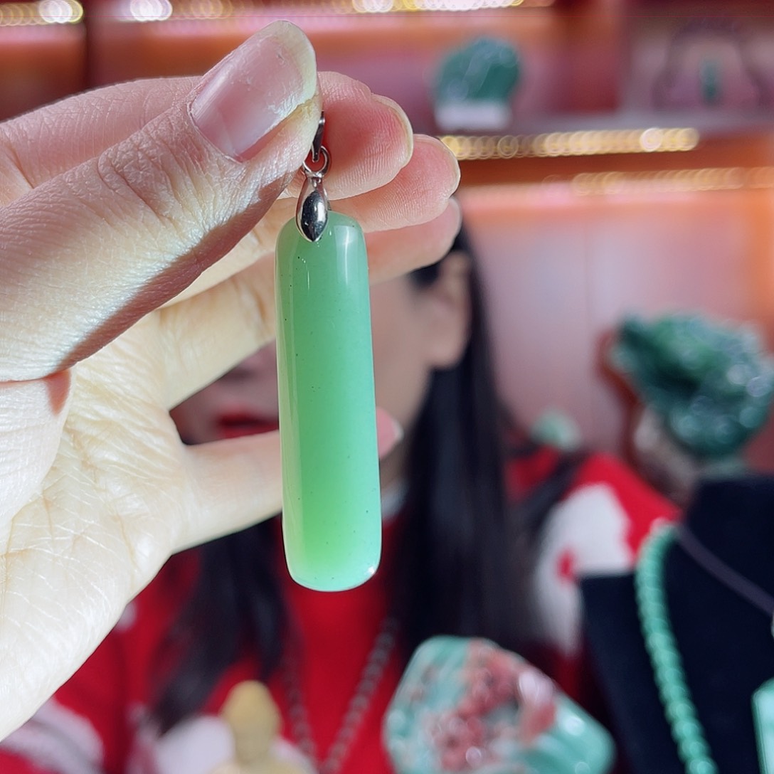 密玉（石英质玉）颈饰未镶嵌