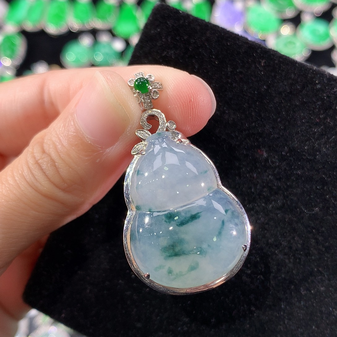 翡翠18K金镶嵌颈饰