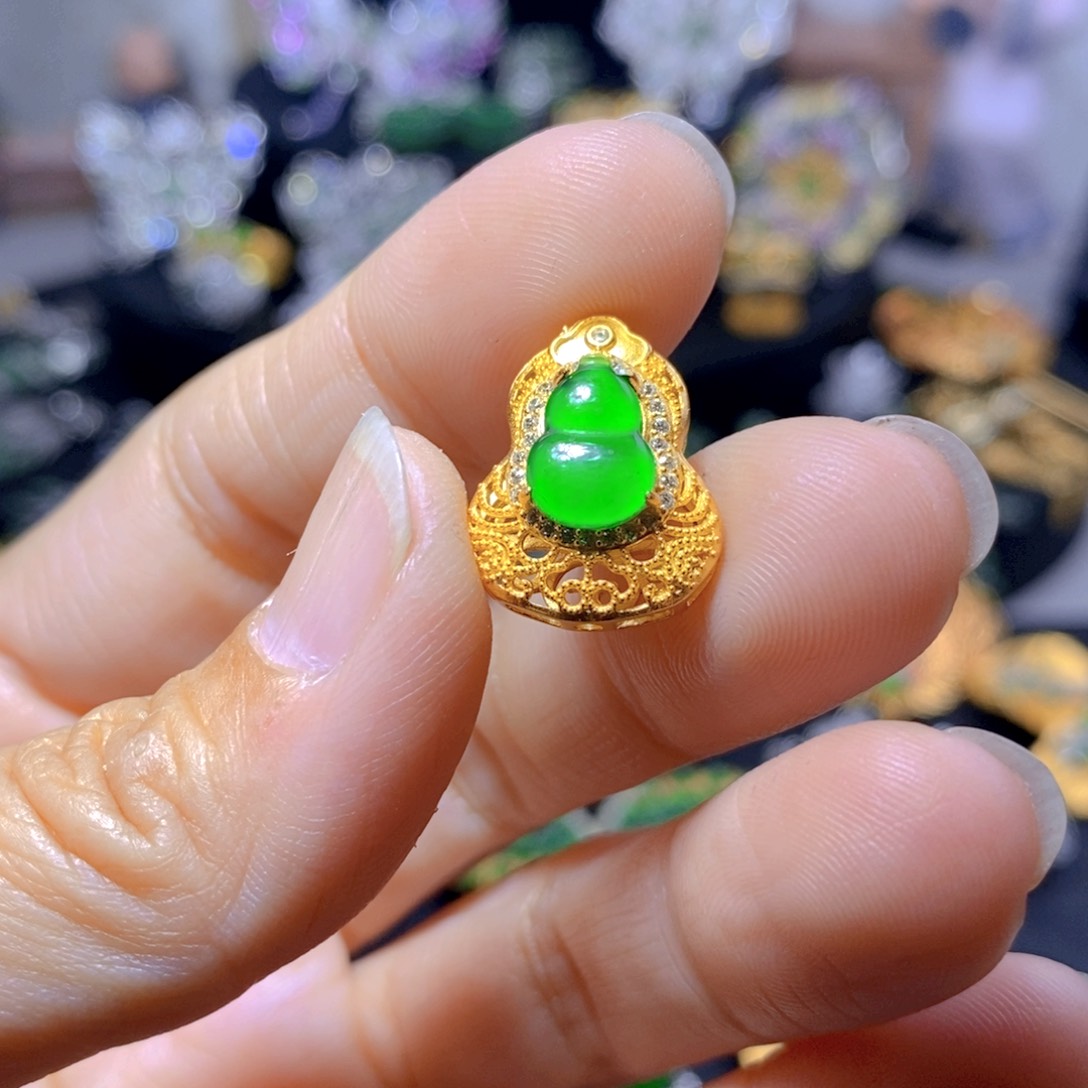 翡翠耳钉银S925镶嵌?****逸天然翡翠