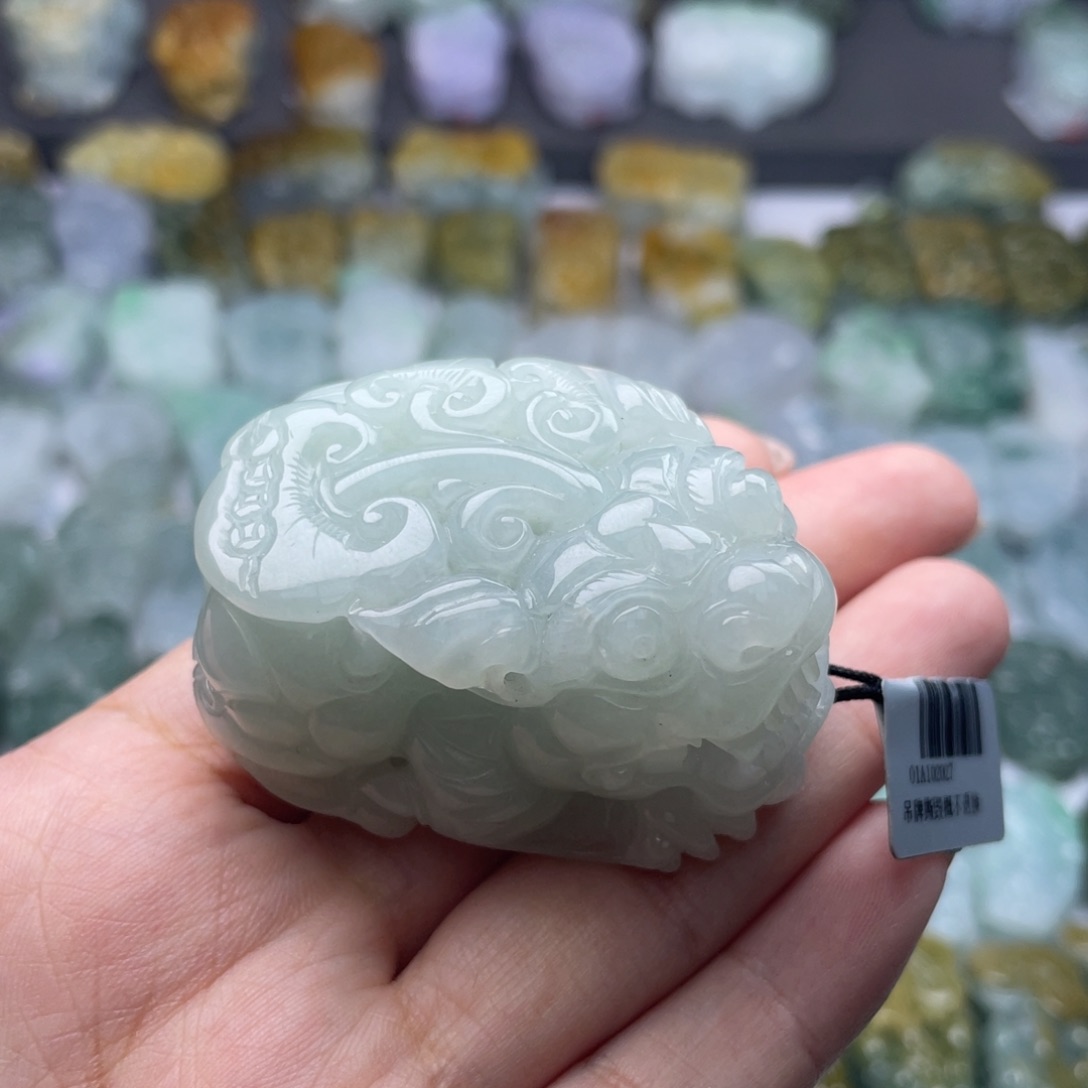 翡翠未镶嵌颈饰杜*杜貔貅