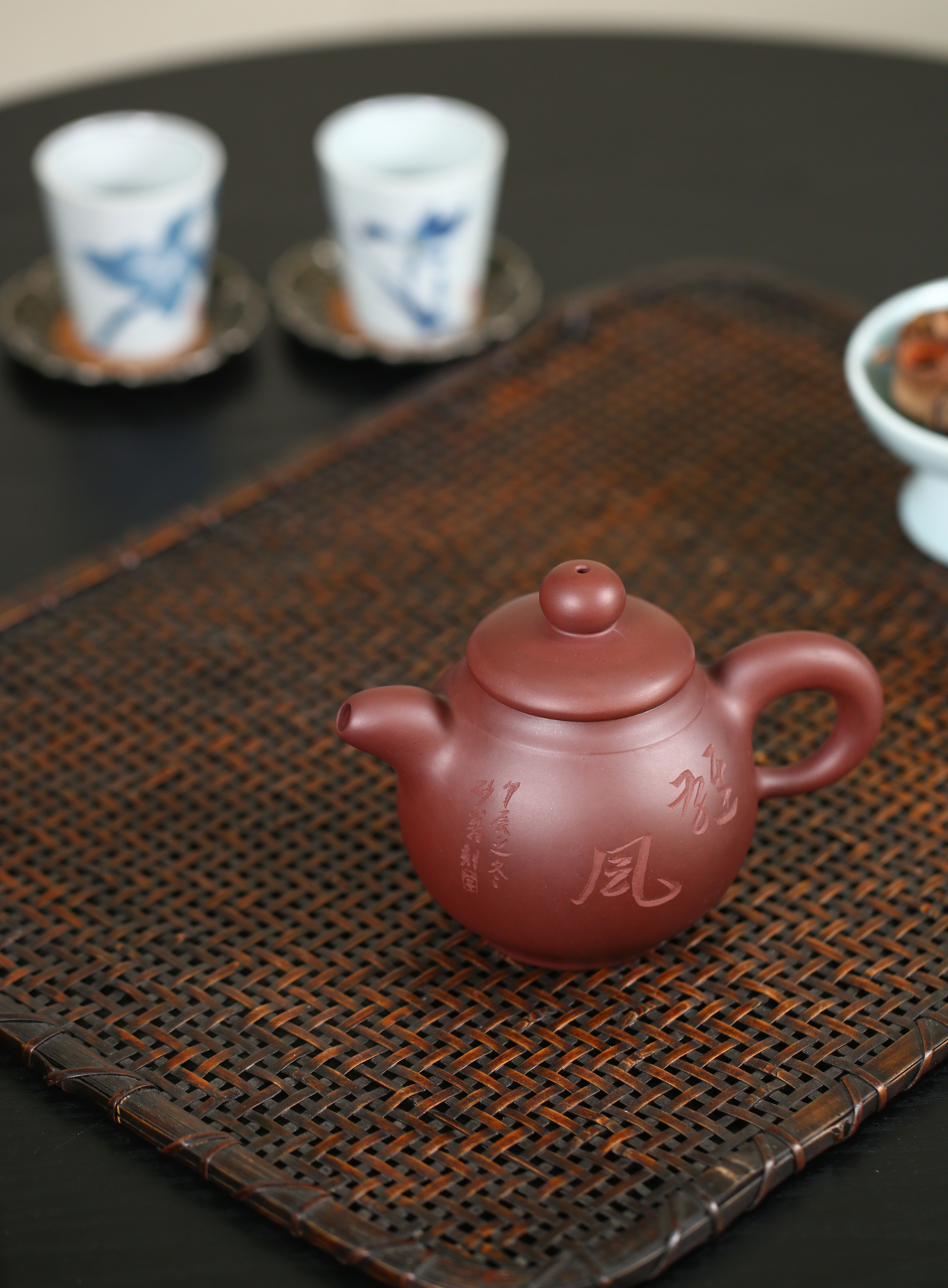 雄风壶，容量250cc，选用原矿60目龙血砂手工制作。手工茶壶