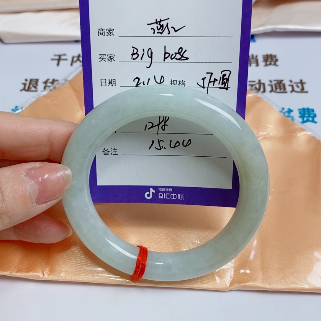 翡翠手镯未镶嵌B****s翡翠手镯
