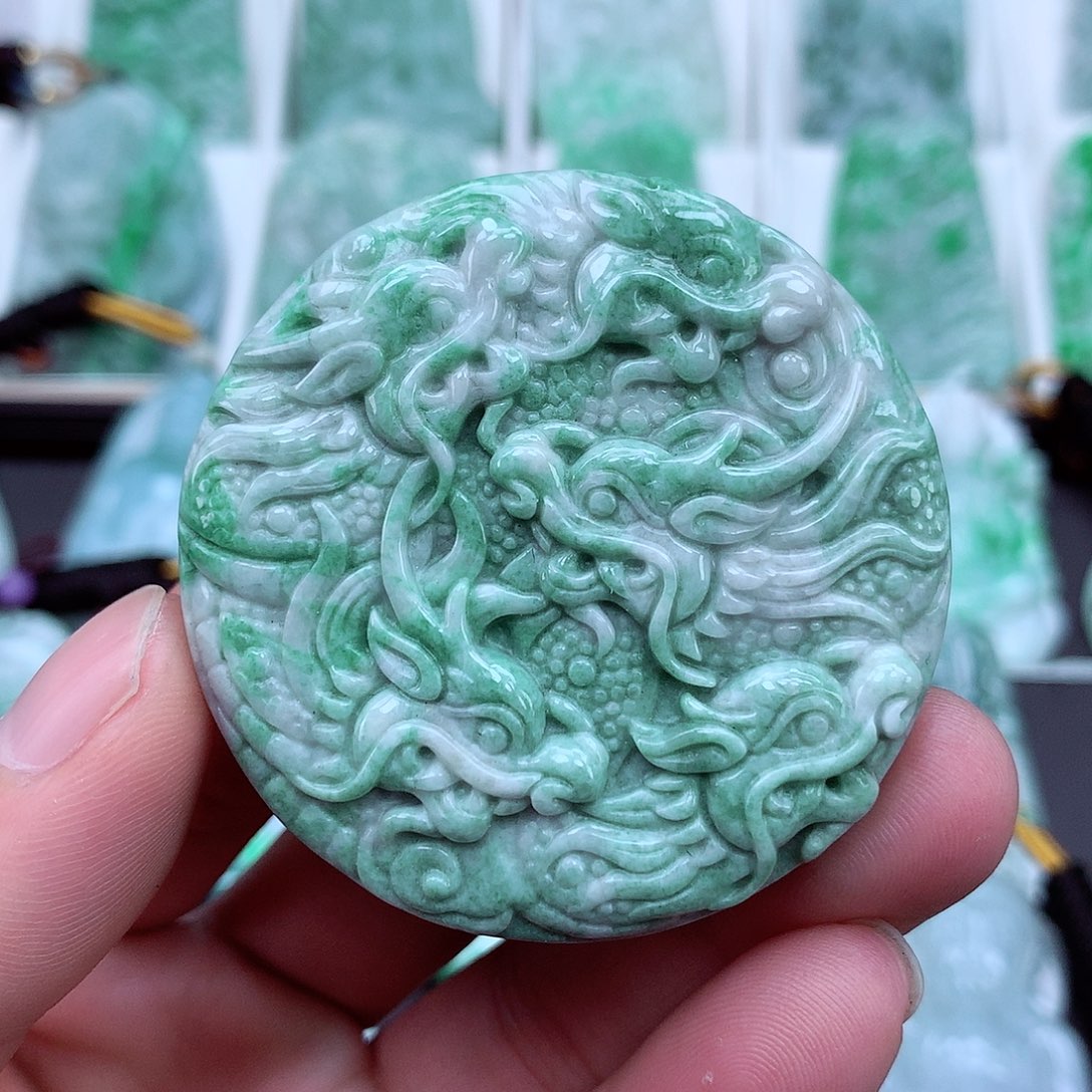 翡翠颈饰未镶嵌翡翠吊坠