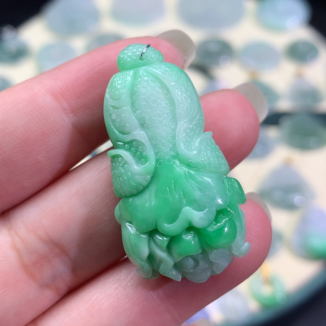 翡翠未镶嵌颈饰白菜
