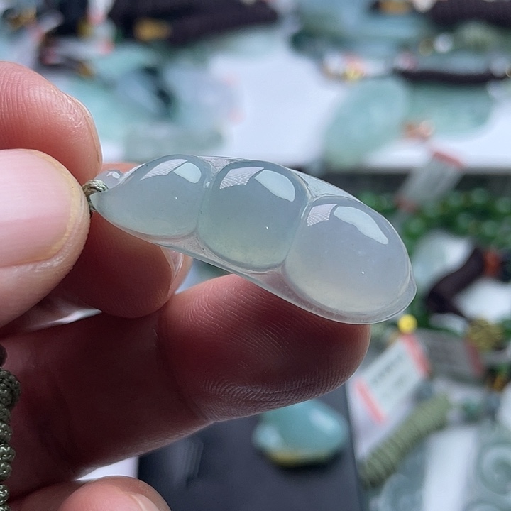 翡翠未镶嵌颈饰挂件