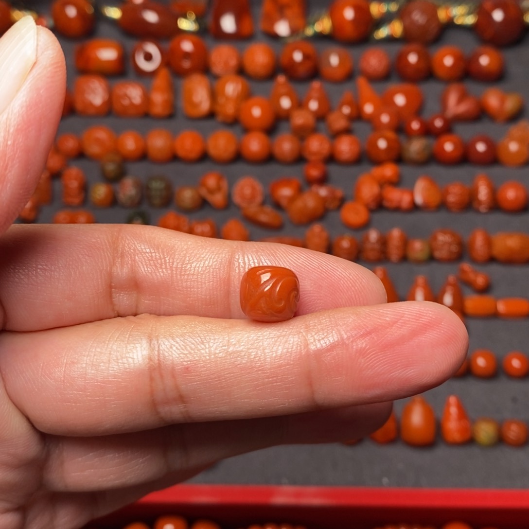 `***…南红玛瑙精工纯色老型1.0未镶嵌