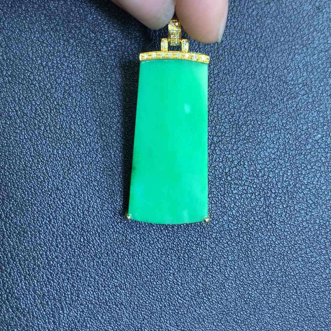 翡翠颈饰18K金镶嵌翡翠