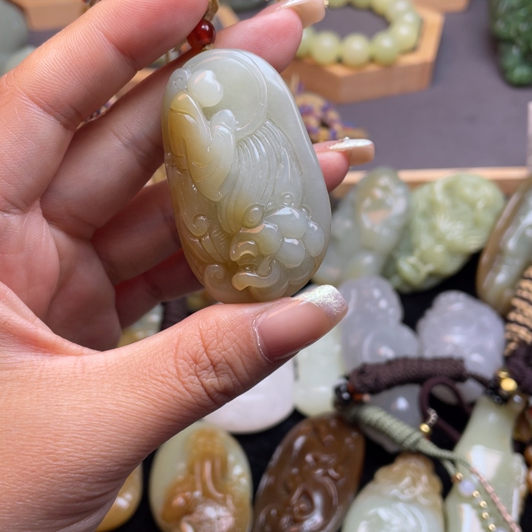 和田玉颈饰未镶嵌