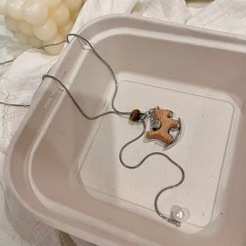 钛钢项链 木质小马长款毛衣链女秋冬小众设计个性本命年配饰7473