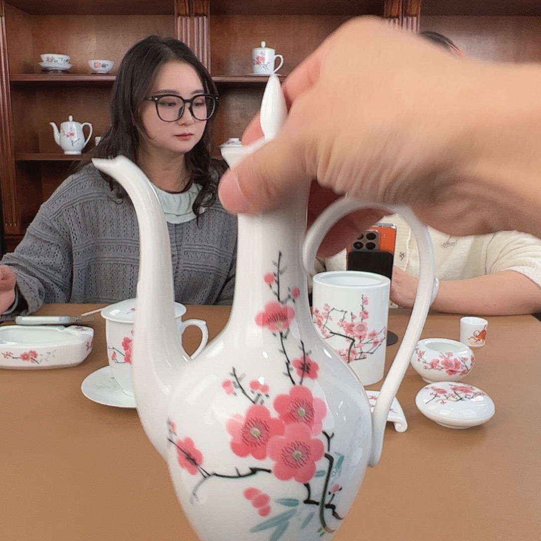 瓷纪念版翠竹红梅酒壶