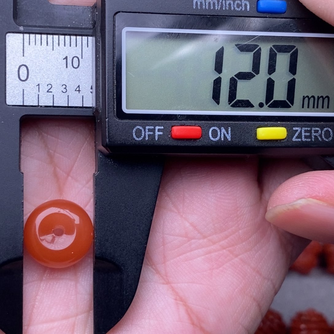 南红玛瑙配饰未镶嵌有瑕疵