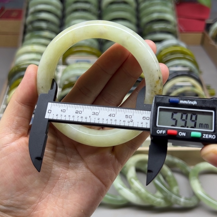 蛇纹石玉未镶嵌手镯19