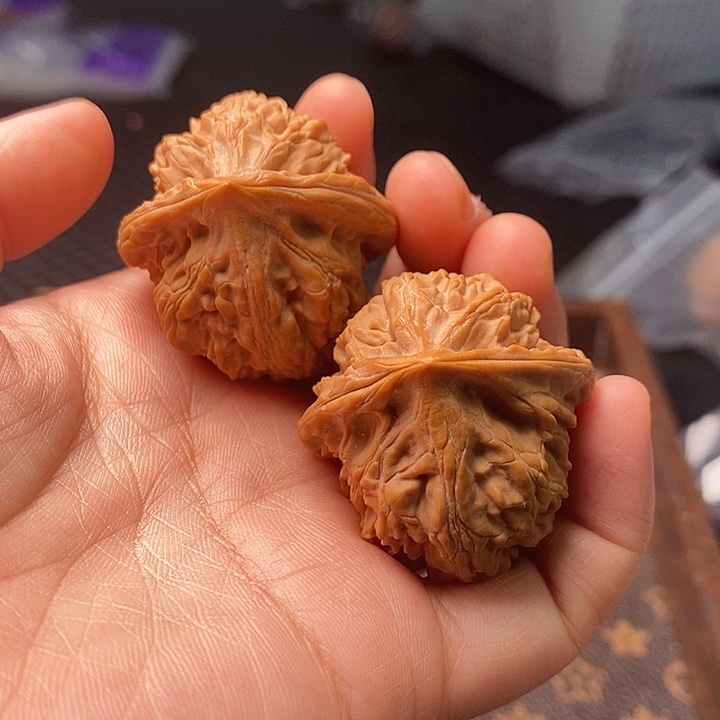 把件文玩核桃野生宝塔