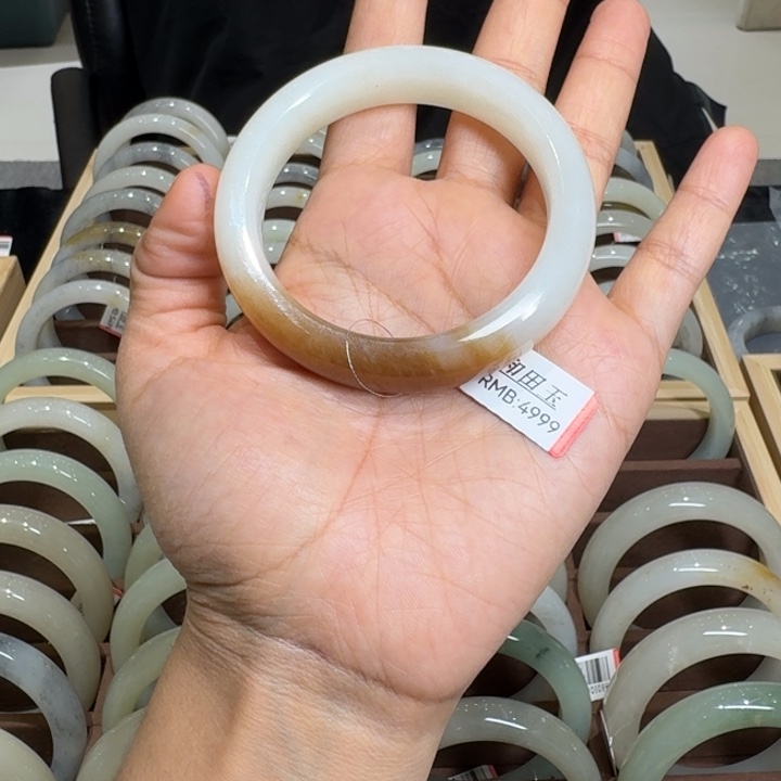 浮***2和田玉（糖玉）未镶嵌手镯