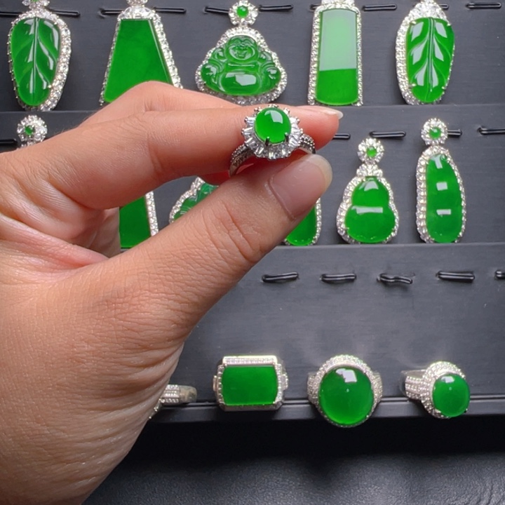 翡翠戒指未镶嵌翡翠戒指