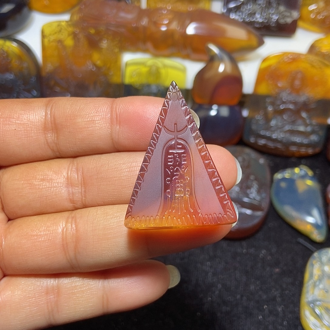 琥珀未镶嵌颈饰缅甸天然琥珀吊坠