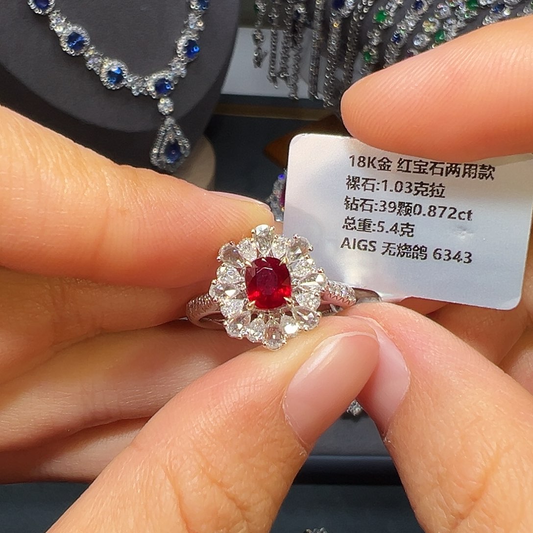 红宝石戒指18K金镶嵌